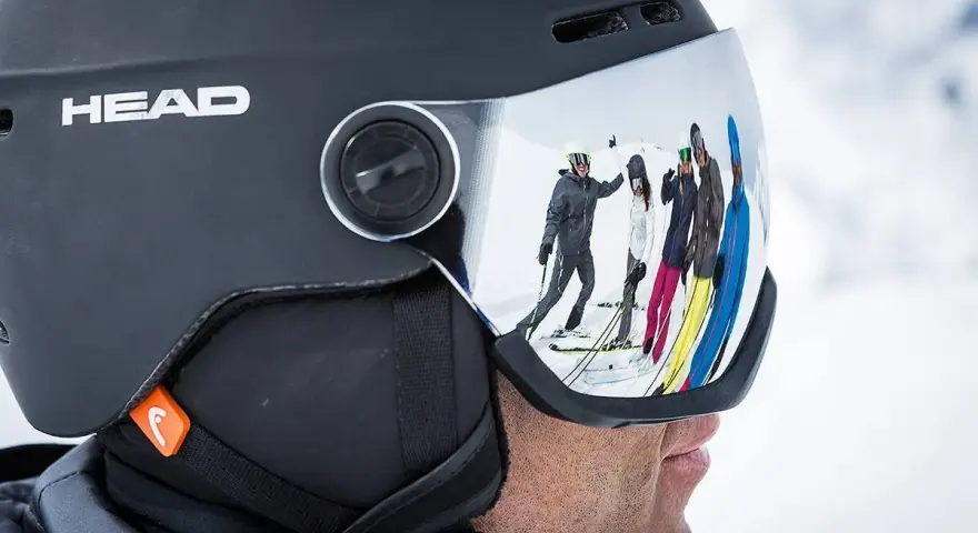Kask narciarski: wizjer czy gogle? Porównanie, które rozwieje wątpliwości.